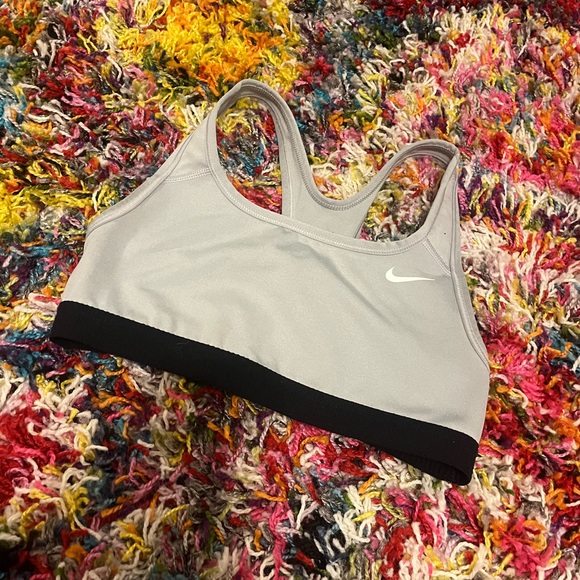 Unpadded nike sports bra - Picture 1 of 3